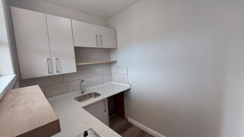 1 Bedroom Property for Sale in Loevenstein Western Cape